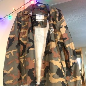 Men’s Medium Herschel Button Up jacket, Urban